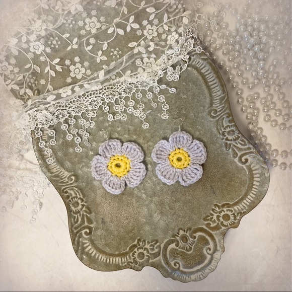 Handmade Boho Lilac Daisy Crochet Drop Earrings - Picture 2 of 8
